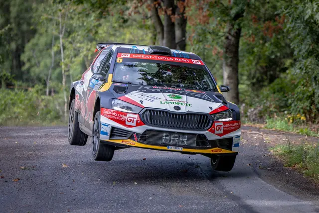 Raimund Baumschlager fährt mit seinem Co-Piloten Thomas Zeltner auf den dritten Platz. | Foto: Hackl