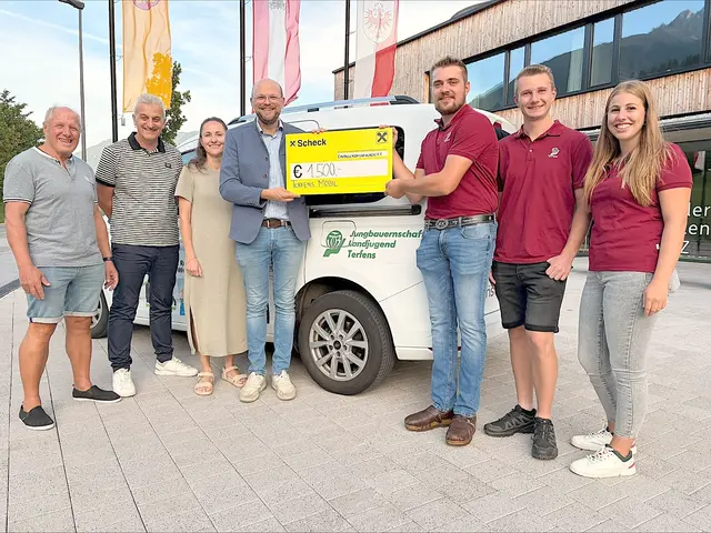 Foto Jungbauern (v.l.): GR Helmut Schallhart, Bgm-Stv Hans Hussl, GR Christina Schallhart, Obmann Bernhard Klammsteiner, Kassier Michael Gollner, Ortsleiterin Linda Klingler. | Foto: Foto: Privat