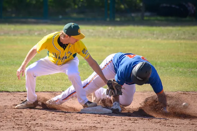 Die Metrostars aus der Leopoldstadt müssen sich nach einer spannenden Serie im Halbfinale gegen die "Grasshoppers" aus Traiskirchen geschlagen geben.  | Foto: Jürgen Pichler