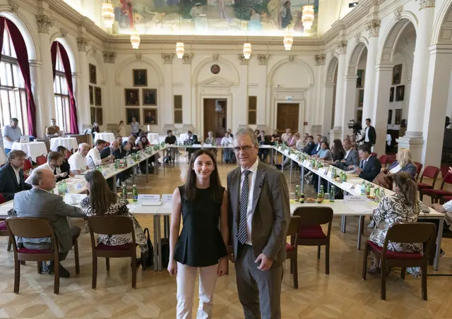 Geschlossen für den Universitätsstandort: ÖH-Vorsitzende Valentina Simschitz und Uni-Graz-Rektor Peter Riedler beim Runden Tisch in der Aula der Uni Graz.  | Foto: Uni Graz