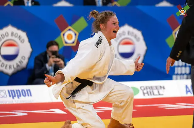 Elena Dengg kann sich freuen. | Foto: ESV Sanjindo Bischofshofen