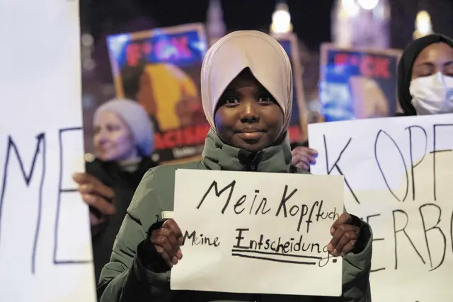 Mehrere Gruppen rufen zum Schulstreik auf – aus Protest gegen das Kopftuchverbot. (Symbolbild) | Foto: APA-Images / AFP / JOE KLAMAR