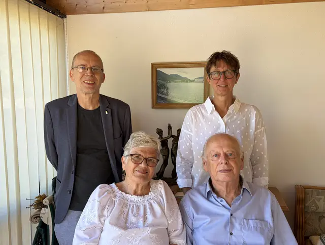 Adelheid und Rudolf Schinhan begingen ihre Diamantene Hochzeit, dazu gratulierten auch Bürgermeisterin Sabine Promberger und Gemeindevorstand Hans Schilcher. | Foto: Gde. Ebensee