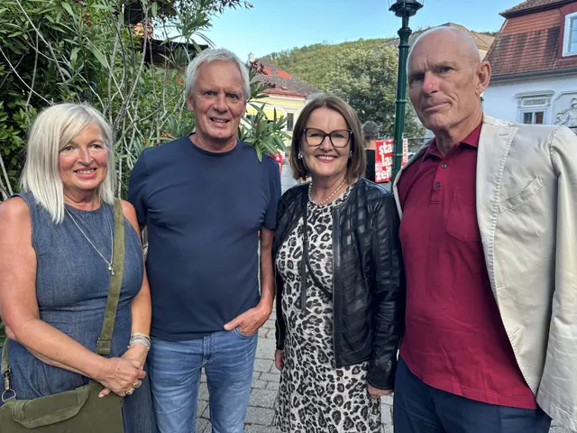 Elfi und Wolfgang Grünzweig mit Waltraud und Stefan Frotz. | Foto: Lauren Fahrenberger / MeinBezirk