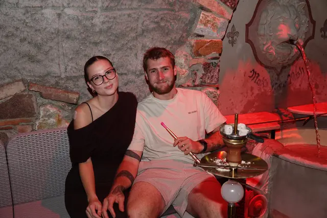 Auch auf der Terrasse des Castello genoss man die laue Sommernacht. | Foto: MeinBezirk/Michael Blinzer