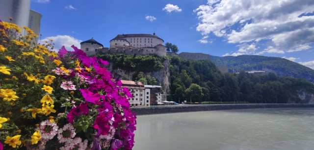Kufstein blüht auf: Auch 2026 zeigte Kufstein sich dank des Blumenschmuck- und Naturschätzebewerbs von seiner schönsten Seite.  | Foto: Sandro Nothegger  