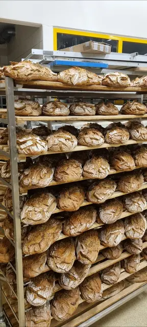 Brot aus der Backstube vom Backhaus Hinterwirth ist ein Genuss. LehrlingsRedakteur Markus Huber gibt Einblick, wie seine Schicht abläuft. | Foto: Huber