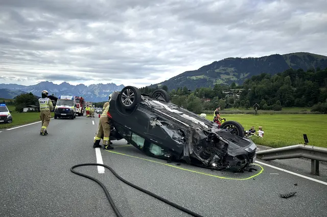 Am 29. August kam es in Kitzbühel zu einem schweren Verkehrsunfall. | Foto: Stadtfeuerwehr Kitzbühel