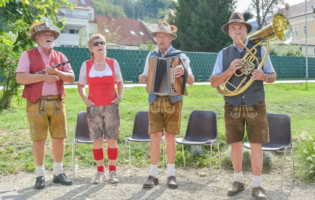 Heimische und internationale Chöre begeisterten im Kapuzinerpark und später in der artBOX mit einem abwechslungsreichen Konzertprogramm. | Foto: Gerhard Pulsinger