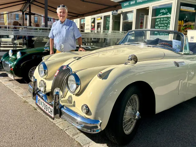 Auch der Eggenburger Gerald Oppeck ging mit seinem Oldtimer an den Start. | Foto: Markus Kahrer