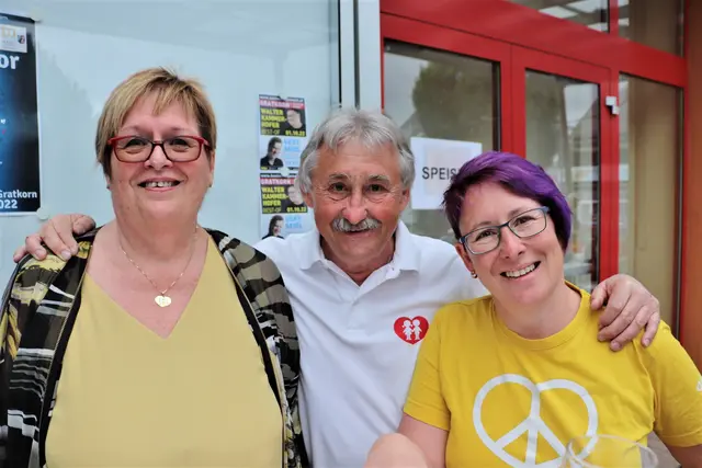 Heidi und Hans Strikovic sowie Tochter Sandra Kollmann laden zum 30-jährigen Jubiläum der Kinderfreunde am Kirchweg.  | Foto: Edith Ertl