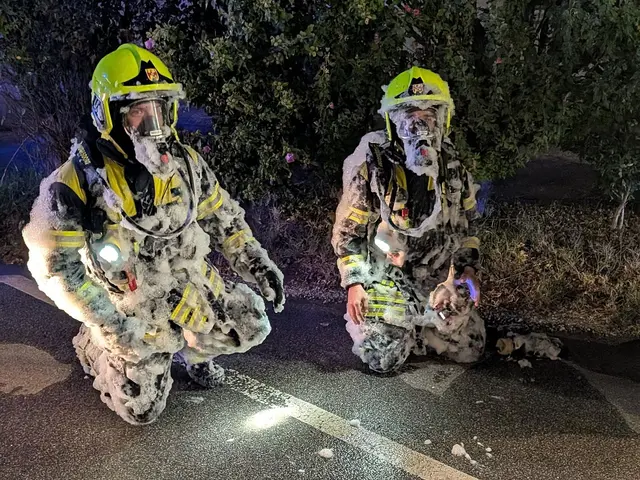 Voller Körpereinsatz bei der Brandbekämpfung | Foto: FF Neusiedl am See