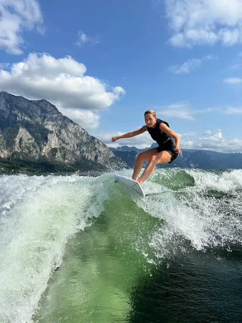 Am Samstag, 5. September, lädt WakeAndSki Traunsee zu einem ganz besonderen spätsommerlichen Highlight ein: Das Event „Wake’n Beats“ verwandelt den Clubplatz. | Foto: Wasserski- und Wakeboardclub