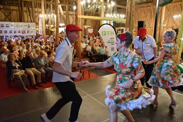 Tanzeinlagen begeisterten die Besucher. | Foto: Andreas Hirnschrodt