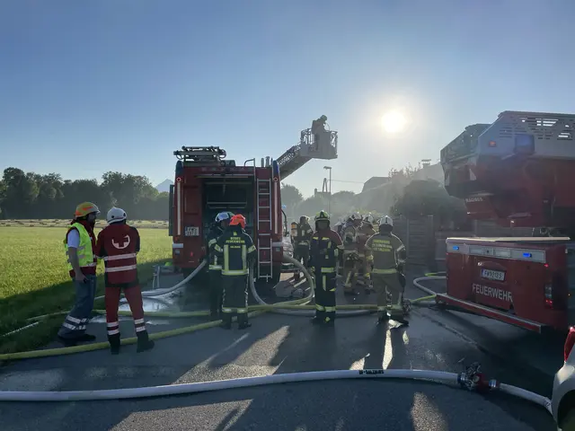 Um in Zukunft gut gerüstet für Brandeinsätze zu sein, trainieren die Einsatzkräfte regelmäßig.  | Foto: Archivbild Berufsfeuerwehr Salzburg