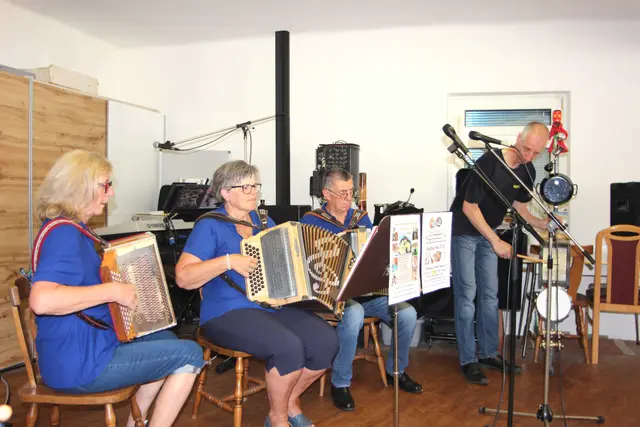 Links: Adele Leutgeb (St.Valentin), Anni Grasl (Großraming), Fritz Hollnbuchner (Ternberg), Matthias Buchmayer.