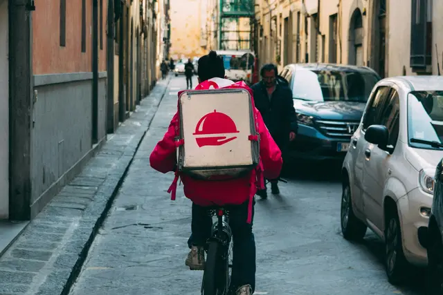 Wie die Bundeswettbewerbsbehörde gegenüber MeinBezirk erklärt, ermittelt man jetzt gegen Foodora wegen möglichen Kartellrechtsverletzungen. (Symbolbild) | Foto: Kai Pilger/Unsplash