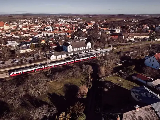 In Eggenburg geht die Modernisierung der Franz-Josefs-Bahn weiter. Am Bahnhof wird ein neues elektronisches Stellwerk gebaut. | Foto: ÖBB