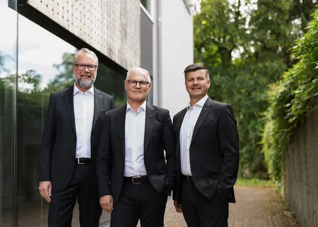 Das Vorstandsteam der Raiffeisenbank Oberland-Reutte (von links): Roger Klimek, Vorstandsvorsitzender Ludwig Strauß und der im Frühjahr neu in den Vorstand aufgerückte Alexander Trs.