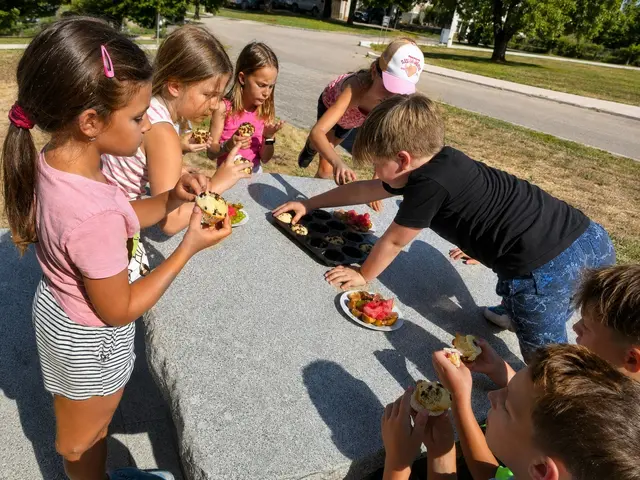 Beim Basteln konnten die Kinder ihre Englischkenntnisse praktisch anwenden. | Foto: Petra Palutka