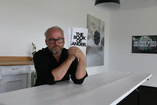 Wo früher Lebensmittel verkauft wurden, zeigt Daniel Angermayr seit Ende Juli seine Fotografien und bietet Raum für Veranstaltungen. | Foto: MeinBezirk/Rabl