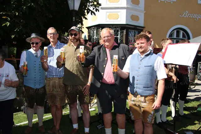 B, Seidl, H. Graf, Braumeister Felix Bussler, S. Wallner, J. Kraibacher.