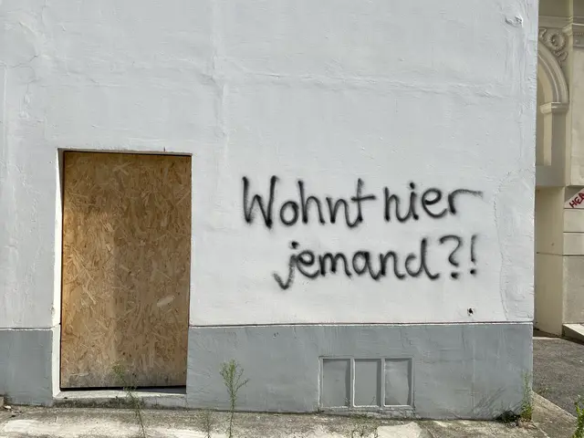 Der gesprayte Schriftzug wird im Zuge der Bauarbeiten wohl weichen. | Foto: zVg