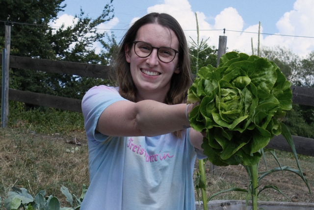 Simone Hennerbichler teilt ihr Wissen unter dem Namen "gartenhenne" auch auf Instagram. | Foto: Hennerbichler