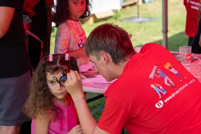 Beim Kinderschminken werden die kleinen Besucher in verschiedene Tiere verwandelt. | Foto: Eventfoto/Maringer