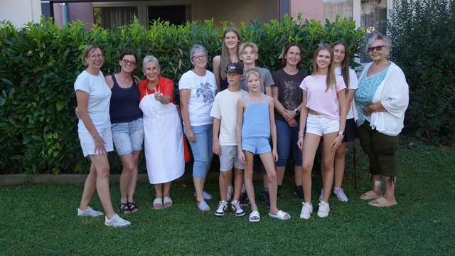 v.l.n.r. Cecilia Fleischhacker, Karin Prein-Kiraly,  Christiane Gruber, Eva Soupal, Raphael Olsina, Lia Mislivec, Jonas Mislivec, Ella Mislivec, Andrea Marker, Jenna Eder, Leonie Marker, Georgine Wolf | Foto: Maria Hoffmann