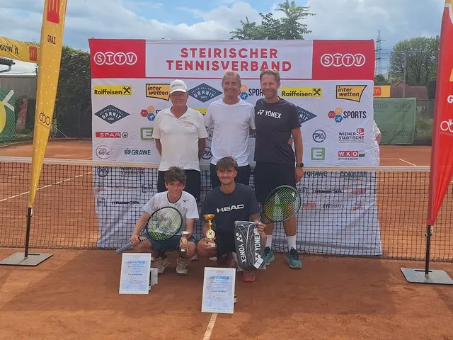 Tobias Kniendl (rechts unten) holte sich am Wochenende gleich zwei Landesmeistertitel.  | Foto: Kniendl