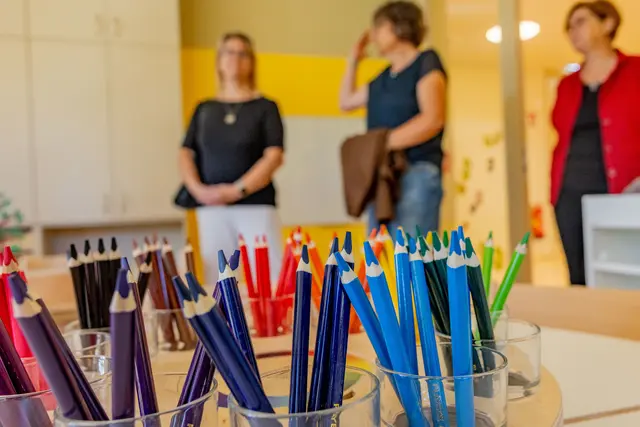 Die neue Einrichtung umfasst vier Gruppen und gesamt 91 Plätze, es gibt drei Kindergartengruppen und eine alterserweiterte Gruppe. Die Einrichtung soll künftig das Angebot an wohnortnaher und ganztägiger Kinderbildung und -betreuung im Stadtteil Gneis vergrößern. | Foto: Stadt Salzburg/Wildbild