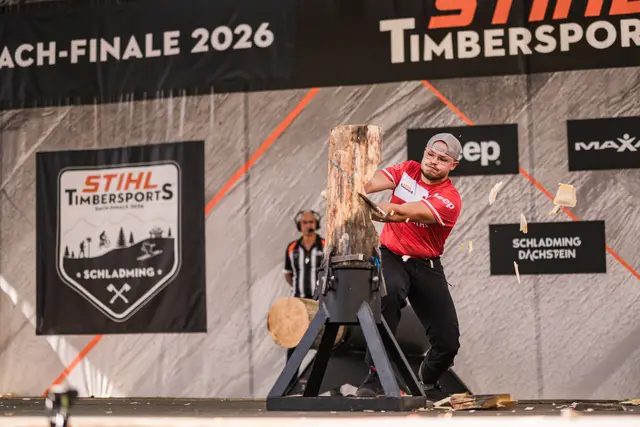 Am Standing Block Chop erreichte Simon Oberzaucher in Schladming die zweitbeste Zeit des Tages. | Foto: STIHL TIMBERSPORTS