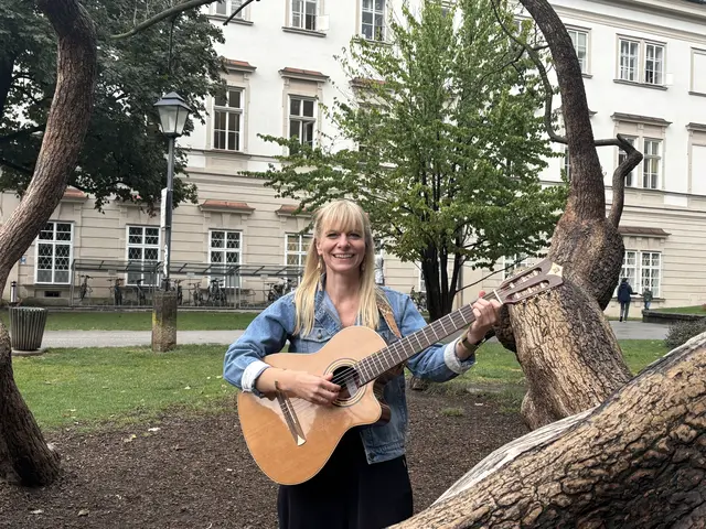 Von Singer-Songwriterin Ingrid Herta aus dem Flachgau wurden bereits mehrere Songs veröffentlicht. | Foto: Emanuel Hasenauer
