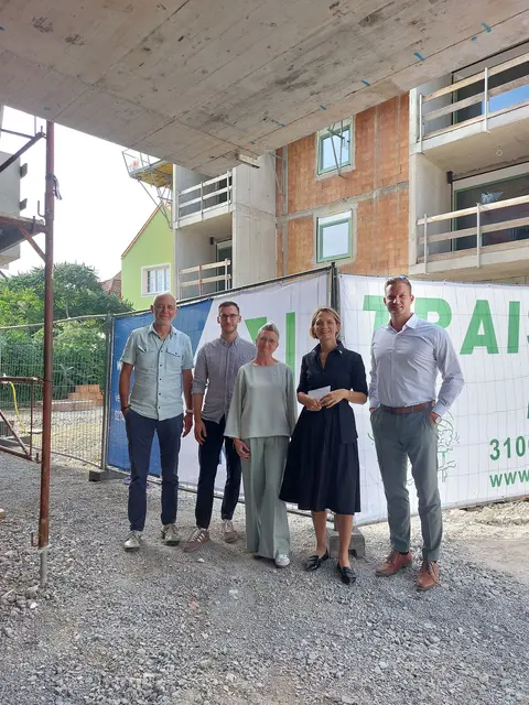 Gruppe NÖSTA Rabenstein
Paul Reiss (g.o.y.a. Ziviltechniker GmbH), René Richter (NÖSTA Technik 
Neubau), Sabine Dorazin, Elfriede Matzinger (beide Geschäftsführung NÖSTA), Thomas Planitzer (Geschäftsführung Traisen Bau) | Foto: Marina Birkner