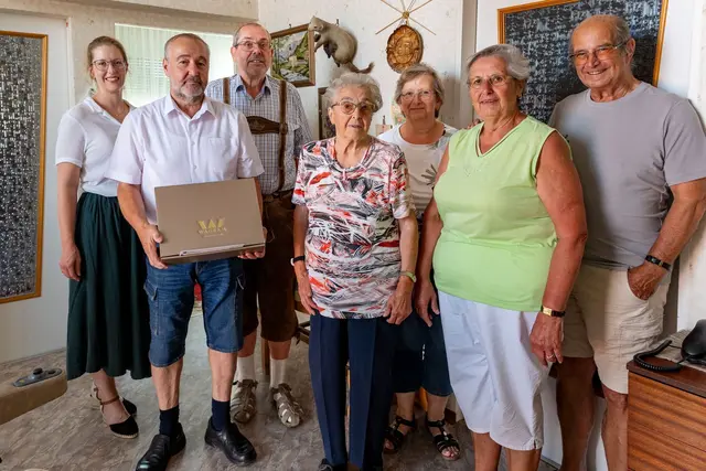 Elisabeth Sulz, Bürgermeister Alois Zetsch, Franz Sulz, Jubilarin Maria Sulz, Waltraud Sulz sowie Renate und Herbert Höhn | Foto: Franz Otto