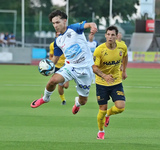 Florian Zierlinger vom SV Gmundner Milch geht voran. | Foto: Hörmandinger
