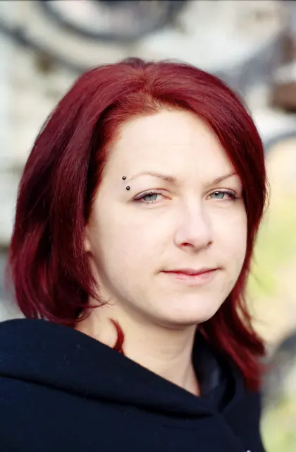 Autorin Sandra Weihs kommt mit ihrem systemkritischen Roman „Bemühungspflicht“ in die lila Literaturhöhle der Stadtbücherei Gmunden. | Foto: Sandra Weihs