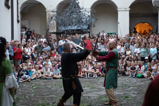Bei der Vollmondnacht auf der Riegersburg genossen Alt und Jung einen stimmungsvollen Sommerabend. | Foto: Die Riegersburg