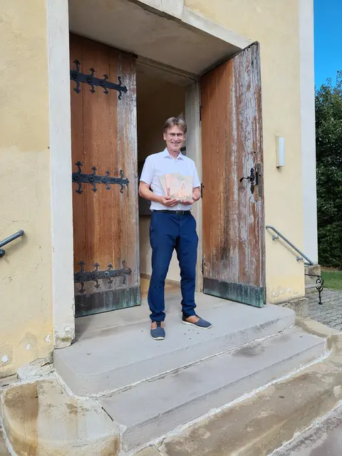 Walter Ender hat ein neues Buch über die Geschichte des Irenentals herausgebracht. | Foto: Gabriele Ender-Hofstätter