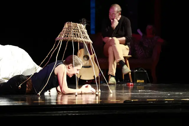 Im Theatersaal Schlierbach wurde am 28. August 2026 die Uraufführung von "Wir tanzen auf offenen Tellern" präsentiert.  | Foto: Josef Reiter/OÖ Literaturfestival/Tanzland