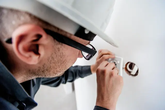 Der Tiroler Arbeitsmarkt zeigt sich auch im August 2026 robust: Die Arbeitslosigkeit ist leicht gestiegen, gleichzeitig bleiben Beschäftigung und die Zahl der offenen Stellen auf einem hohen Niveau. | Foto: pixabay / jarmoluk