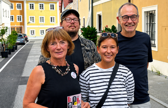 Kooperationspartner (im Uhrzeigersinn, beginnend von links hinten): Michael Eibl (Local-Bühne), Ernst Aigner (Plattform für Kultur und Menschlichkeit) sowie Emina Schaumberger und Heidi Pöschko (beide Fraustadt Freistadt). | Foto: MeinBezirk/Roland Wolf