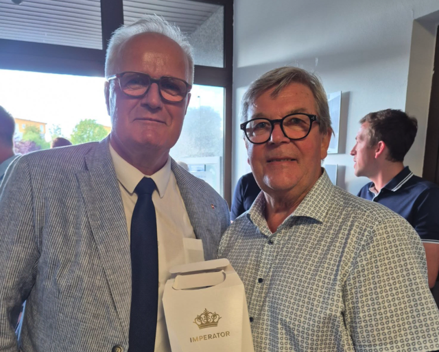 Von links: Christian Gratzl (Bürgermeister von Freistadt), Josef Lindner. | Foto: Marktgemeinde Gutau
