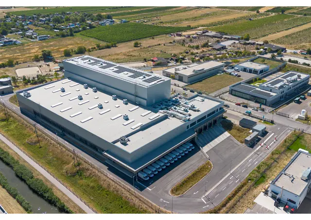 Die Photovoltaikanlage verfügt über eine Leistung von 262 kWp und soll jährlich rund 262.000 kWh Strom erzeugen.  | Foto: TOB