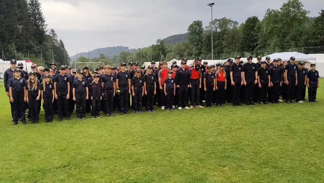 Die Teilnehmerinnen und Teilnehmer des Feuerwehrjugendlagers. | Foto: BFVHB/Bauer P.