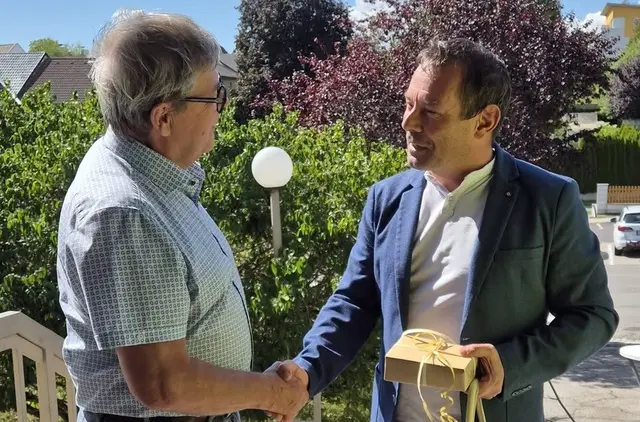 Von links: Josef Lindner, Roland Gaffl (Bürgermeister von Königswiesen). | Foto: Marktgemeinde Gutau