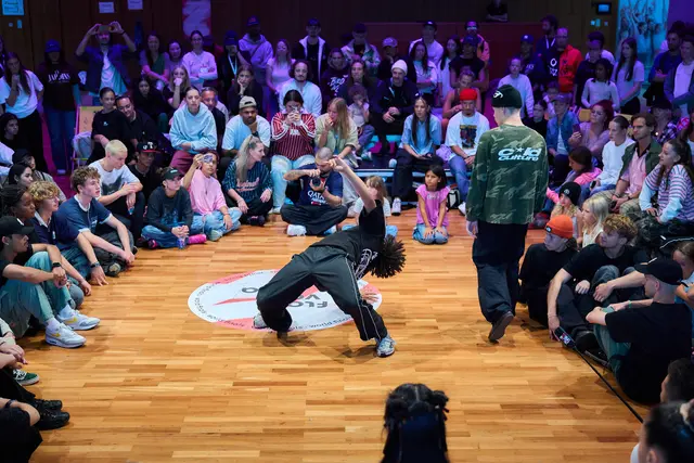 Rund 3.000 Besucherinnen und Besucher und über 500 Tänzer aus mehr als 35 Ländern reisen für das Tanz-Festival in die Mozartstadt.  | Foto: Raphael Mittendorfer