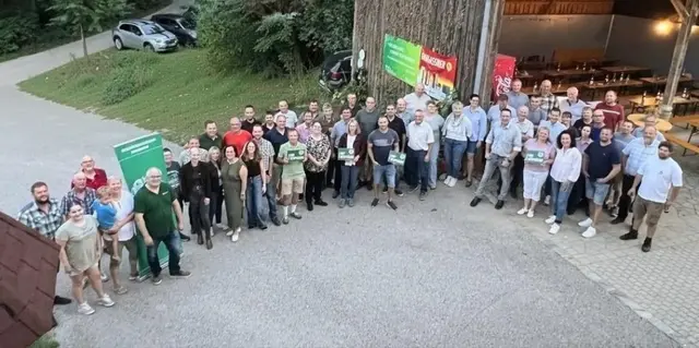 Die Teilnehmer des diesjährigen Hofgespräches im Bezirk Neunkirchen am Bauernhof von Annette und Andreas Glatzl in Weinberg/Pitten. | Foto: Annette Glatzl