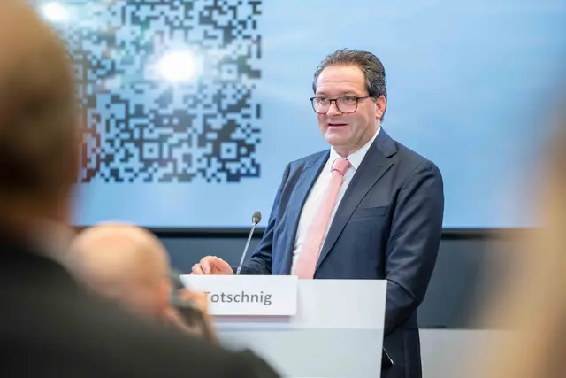 Umweltminister Norbert Totschnig (ÖVP) betont, die Umsetzung des österreichischen Wiederherstellungsplans könne nur gelingen, wenn sie „praxistauglich, regional abgestimmt“ und „gemeinsam mit den Betroffenen“ erfolge. | Foto: BMLUK/Rene Hemerka